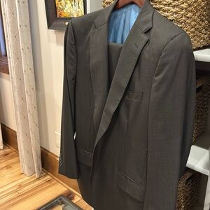 Executive collection by Tom James custom suit
Size 42L pants 36